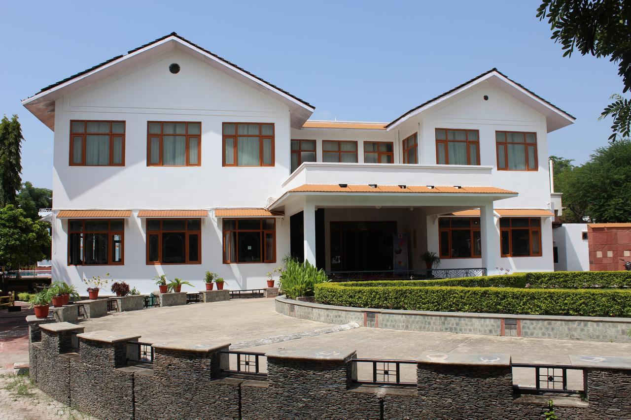 Amantra Shilpi Resort & Spa ウダイプル エクステリア 写真