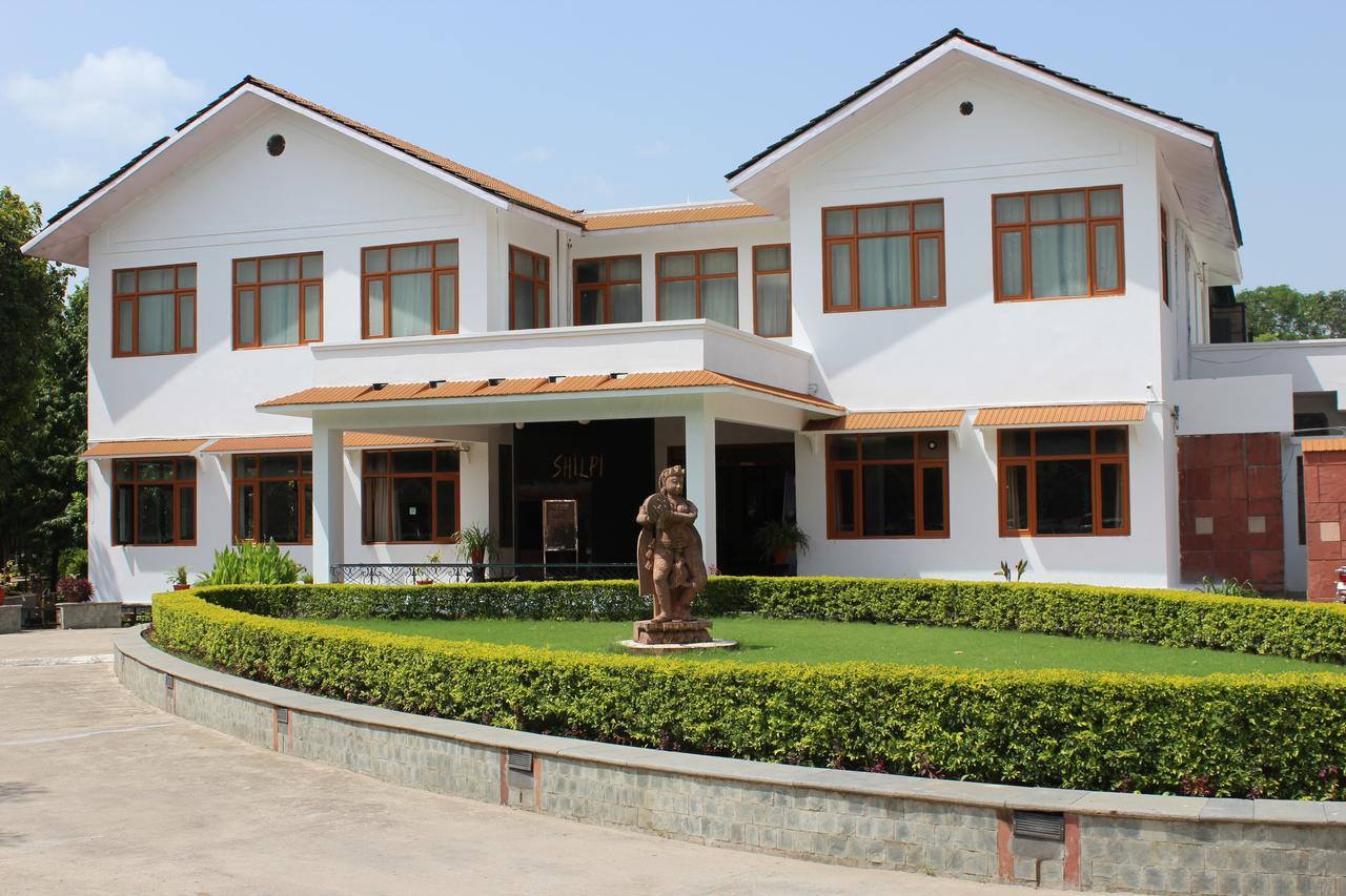 Amantra Shilpi Resort & Spa ウダイプル エクステリア 写真