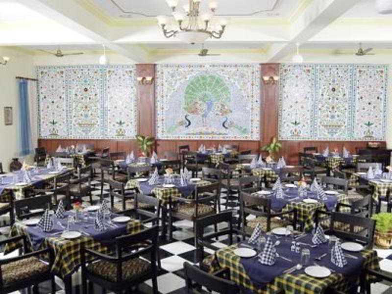 Amantra Shilpi Resort & Spa ウダイプル エクステリア 写真